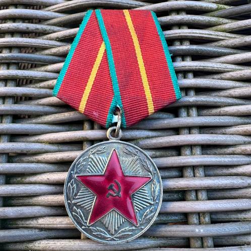 Sovjet medaille 20 jaar uitmuntende dienst 1e klas, Verzamelen, Militaria | Algemeen, Ophalen of Verzenden