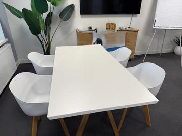 Tafel wit met 4 stoelen