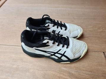 Asics Zaalschoenen Maat 32.5 beschikbaar voor biedingen