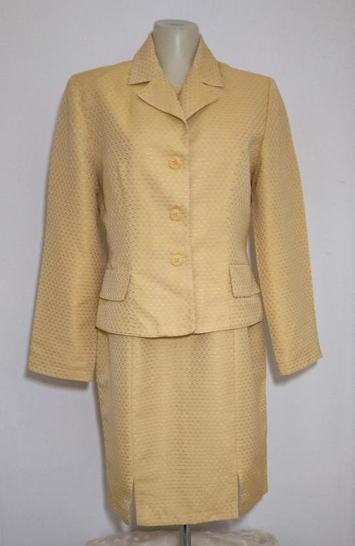 Goudgele deux-pieces met borduursels van Gardenia, Kleding | Dames, Jurken, Zo goed als nieuw, Maat 38/40 (M), Geel, Verzenden
