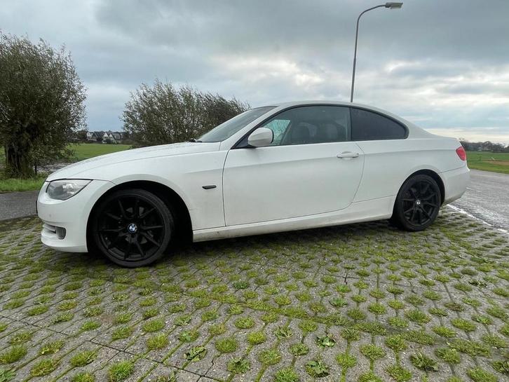 BMW 320i Coupé - 2010 - Goed onderhouden, Auto diversen, Auto-accessoires, Gebruikt, Ophalen
