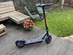 Red Bull Racing elektrische step 10” met lader en slot, Fietsen en Brommers, Steps, Ophalen of Verzenden, Zo goed als nieuw, Elektrische step (E-scooter)