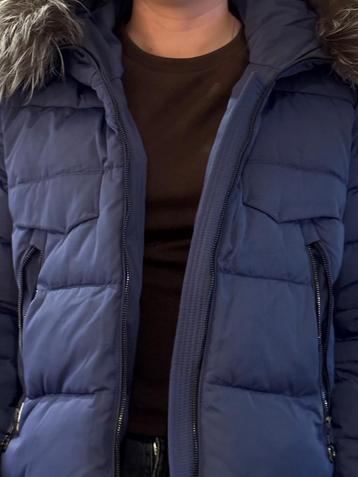 Warme blauwe bonte jas met zilver vos capuchon beschikbaar voor biedingen