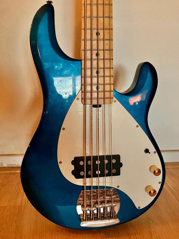 OLP MM3 5-snarige basgitaar - Lake Placid Blue, Muziek en Instrumenten, Snaarinstrumenten | Gitaren | Bas, Gebruikt, Elektrisch