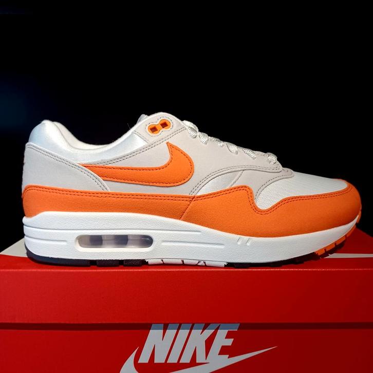Nike Air Max 1 Safety Orange (W) - 44.5 44,5, Kleding | Heren, Schoenen, Nieuw, Sneakers of Gympen, Overige kleuren, Ophalen of Verzenden