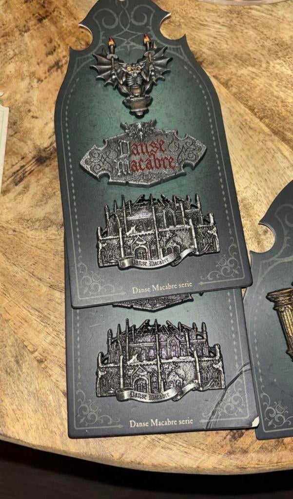 Danse Macabre Speldjes/Pins - Nieuw op Kaart!, Verzamelen, Ophalen of Verzenden, Nieuw, Overige onderwerpen, Speldje of Pin