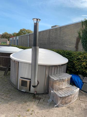 Hottub gebruikt - xxl - interne kachel - 4-10 persoons beschikbaar voor biedingen