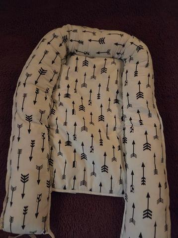 Baby Nestje Jollein met pijlprint beschikbaar voor biedingen