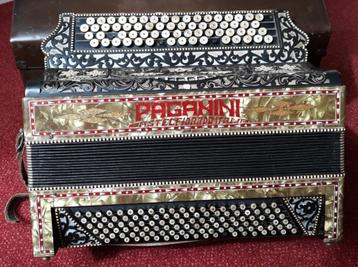 ANTIEK PAGANINI ACCORDEON INGELEGD MET PARELMOER+LEREN KOFFE beschikbaar voor biedingen