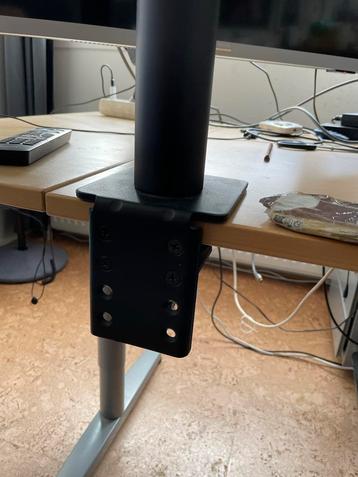 Monitor Arm Bureau Montage beschikbaar voor biedingen