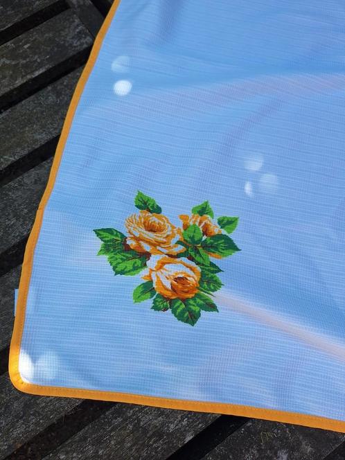 Vintage tafelkleed, dekservet gele roos, 70's, Antiek en Kunst, Antiek | Kleden en Textiel, Ophalen of Verzenden