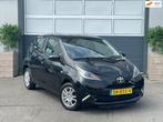 Toyota Aygo 1.0 VVT-i X-PLAY | AUTOMAAT | NAVI | CRUISE | TE, Gebruikt, Euro 6, 4 stoelen, Zwart
