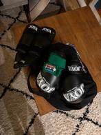 Kickboks Gear - Handschoenen en scheenbeschermers, Sport en Fitness, Gebruikt, Overige, Maat XS of kleiner, Vechtsportbescherming