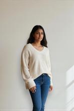 Arket – Plush & Timeless Beige U-Neck Sweater – M  👒, Maat 38/40 (M), Beige, Ophalen of Verzenden, Zo goed als nieuw