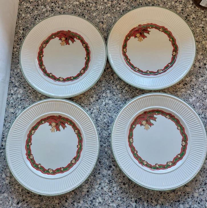 4 wedgwood borden plat Christmas Time Queen’s Ware 23 cm, Huis en Inrichting, Keuken | Servies, Gebruikt, Bord(en), Overige stijlen
