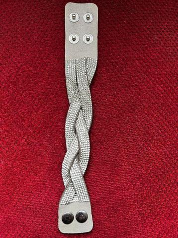 suéde glitterarmband beschikbaar voor biedingen
