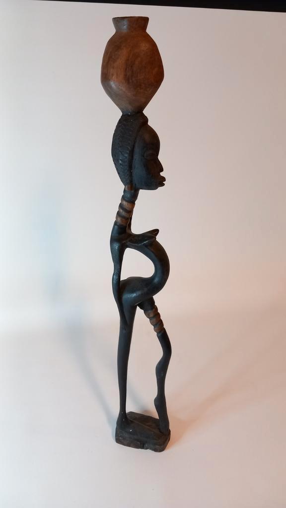 Afrikaans Houten Beeld Vrouw met Kruik, Antiek en Kunst, Kunst | Niet-Westerse kunst, Ophalen of Verzenden