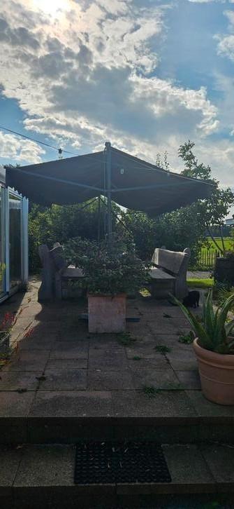 Zonnescherm  beschikbaar voor biedingen