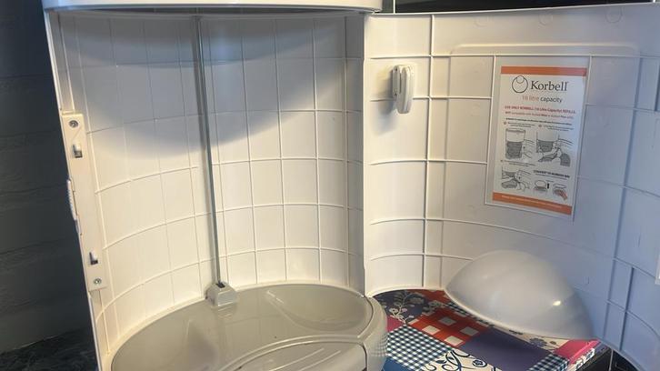 Bébé-jou aankleedkussen + Korbell luieremmer, Kinderen en Baby's, Badjes en Verzorging, Gebruikt, Aankleedkussen, Bébé-jou, Ophalen