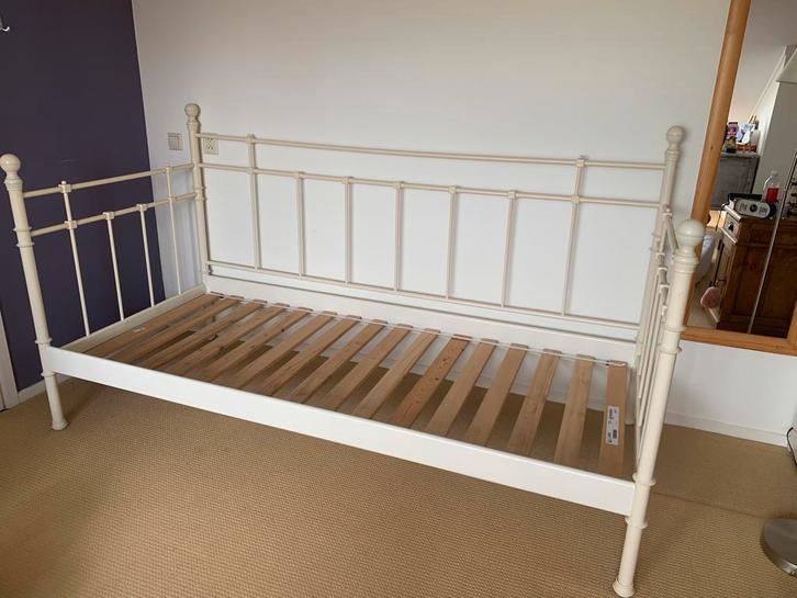 Meiden meisjes bed Ikea 200x90, Huis en Inrichting, Slaapkamer | Bedden, Zo goed als nieuw, Eenpersoons, 90 cm, 200 cm, Metaal