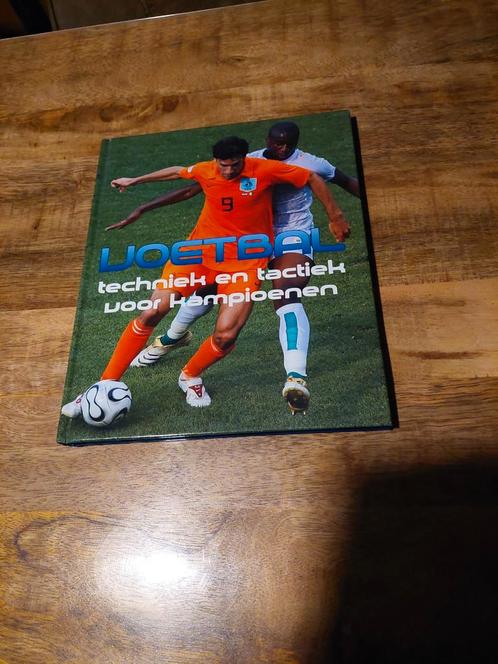 Voetbal Techniek en Tactiek voor Kampioenen, Boeken, Sportboeken, Gelezen, Balsport, Ophalen of Verzenden