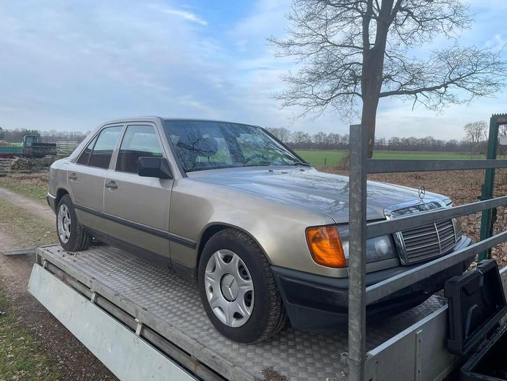 Mercedes e klasse 300d w124 Automaat 1987 Diesel, Auto's, Mercedes-Benz, Bedrijf, E-Klasse, Diesel, Sedan, Automaat, Bruin, Stof