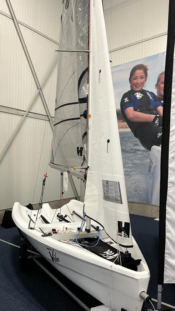 Topper Topaz Vibe race XT demomodel/showroommodel (bj 2023), Watersport en Boten, Open zeilboten, Nieuw, Overige typen, 3 tot 6 meter
