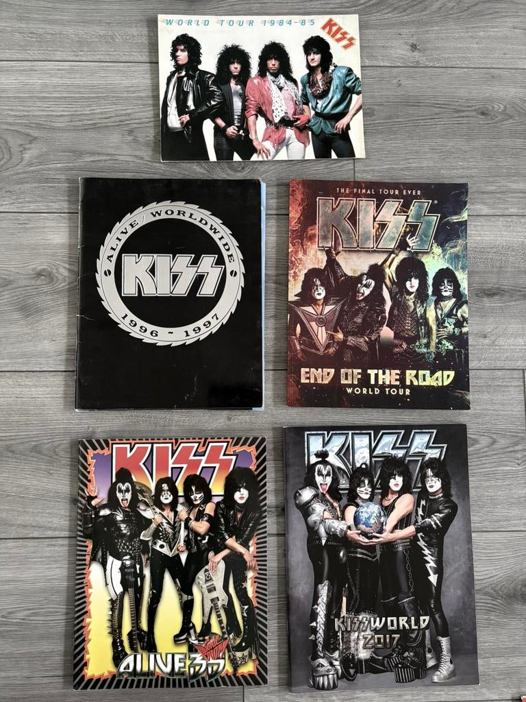 KISS TOURBOOKS 1984, End of the Road,Sonic Boom, Cd's en Dvd's, Vinyl | Hardrock en Metal, Ophalen of Verzenden, Zo goed als nieuw