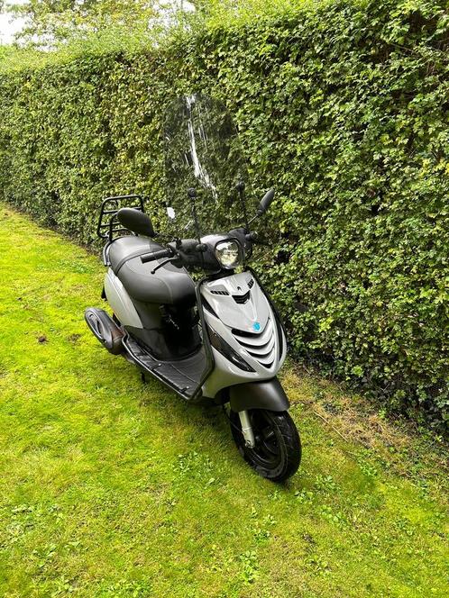 Piaggo zip 5300 km, Fietsen en Brommers, Scooters | Piaggio, Zo goed als nieuw, Ophalen