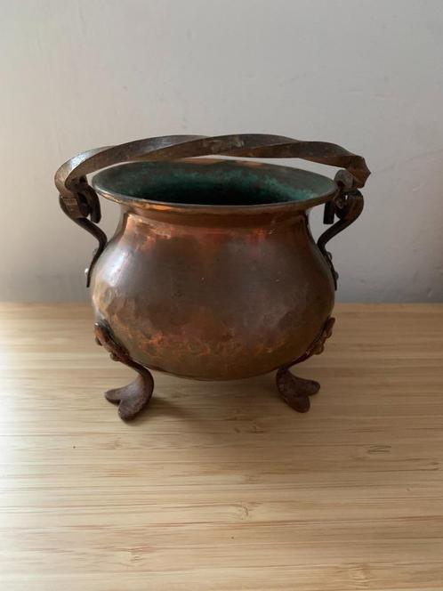 Vintage bloempot koperen ketel op pootjes, Tuin en Terras, Bloempotten, Gebruikt, Metaal, Binnen, Balkon, Minder dan 40 cm, Minder dan 25 cm