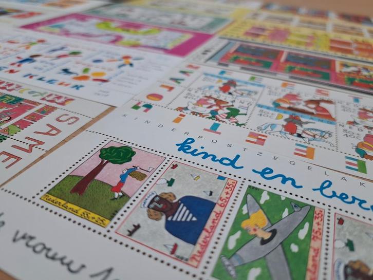 Postzegels Kinderpostzegels vellen 17 jaren guldens, Postzegels en Munten, Postzegels | Nederland, Postfris, Na 1940, Verzenden