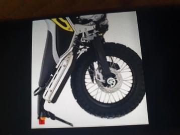 Gevraagd originele uitlaatdemper en stuur van yamaha tricker beschikbaar voor biedingen