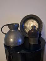 Drie stuks antiek tin w.o. drinkfles met leder 19e eeuw, Ophalen of Verzenden