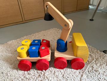 Houten Hijskraan beschikbaar voor biedingen