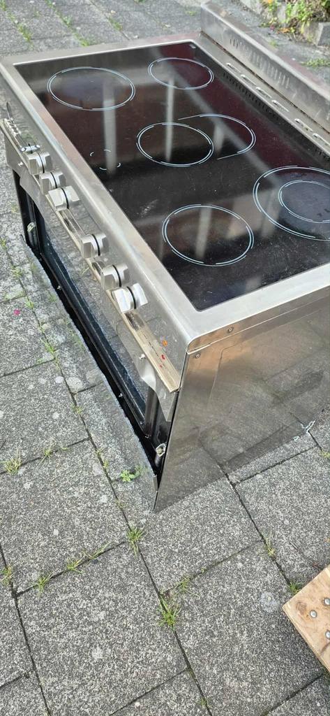 Professioneel Elektrisch Fornuis met Oven, Witgoed en Apparatuur, Fornuizen, Gebruikt, Vrijstaand, Elektrisch, 5 kookzones of meer