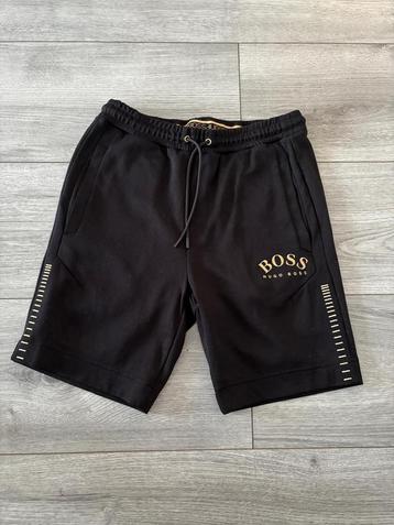 Hugo Boss korte broek maat M beschikbaar voor biedingen
