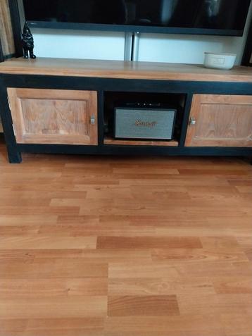 Tv kast licht van kleur