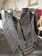 40 FLOTOTTO stapelstoelen op kar met zwenkwielen, Ophalen, Bruin, Zo goed als nieuw, Vijf, Zes of meer stoelen