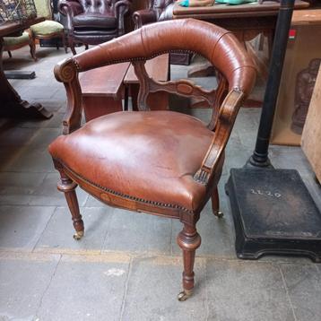 Prachtige antieke captains chair beschikbaar voor biedingen