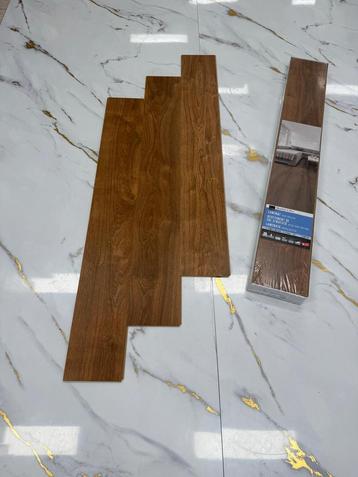 RESTPARTIJ!! Laminaat wees er snel bij weg =weg beschikbaar voor biedingen