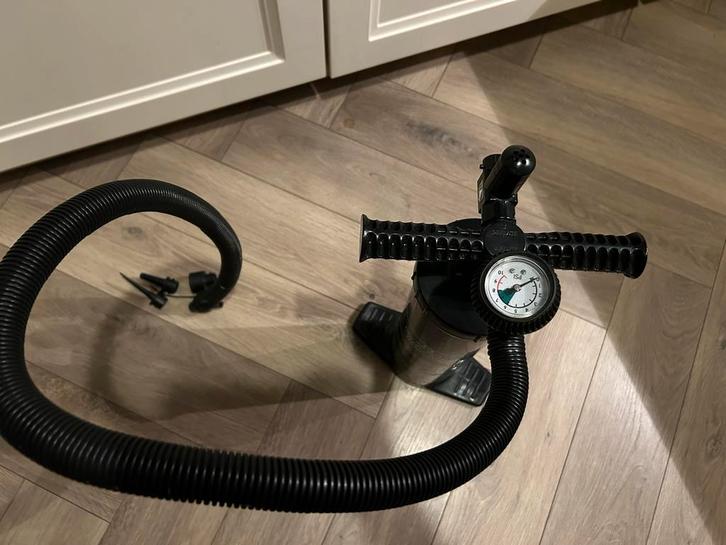Dubbel Action Handpomp met Barometer - Ideaal voor Tenten, Caravans en Kamperen, Luchtpompen, Zo goed als nieuw, Handmatig, Ophalen of Verzenden