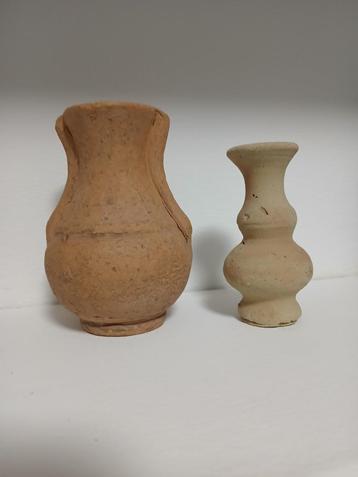 kleine kruikjes beschikbaar voor biedingen