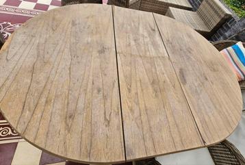 Houten Eettafel - Opknapper beschikbaar voor biedingen