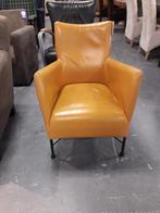 Compacte fauteuil maïsgeel leer, zwart onderstel, Huis en Inrichting, Fauteuils, Minder dan 75 cm, Leer, Ophalen