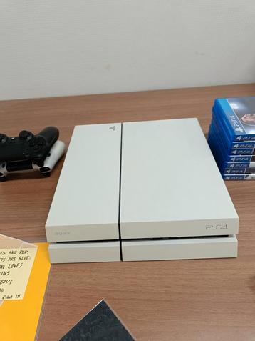 Witte Ps4 incl games en 2 controllers beschikbaar voor biedingen