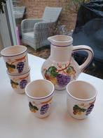 Aardewerk kan met bekers - druivenmotief Portugese wijnkruik, Gebruikt, Ophalen of Verzenden, Overige stijlen, Kop(pen) en/of Schotel(s)