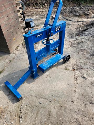 Te huur: stenenknipper, klinkerknipper  beschikbaar voor biedingen