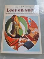 2 boeken: Leer en suède,  knuffeldieren om zelf te maken, Boeken, Ophalen of Verzenden, Zo goed als nieuw, Overige onderwerpen