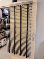 Houten jaloezie grijs (2 stuks), Huis en Inrichting, Stoffering | Gordijnen en Lamellen, Ophalen, Grijs, Zo goed als nieuw, 150 tot 200 cm