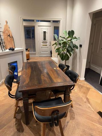 Eikenhouten eettafel beschikbaar voor biedingen